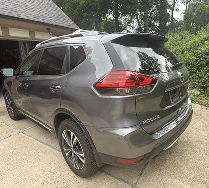 Gray 2017 Nissan Rogue SL