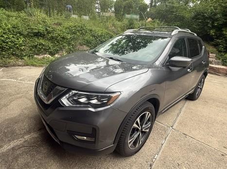 Gray 2017 Nissan Rogue SL