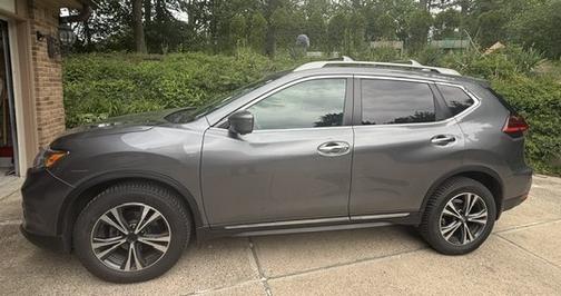 Gray 2017 Nissan Rogue SL