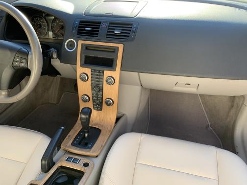 Photo 2 of 26 of 2008 Volvo C70 T5
