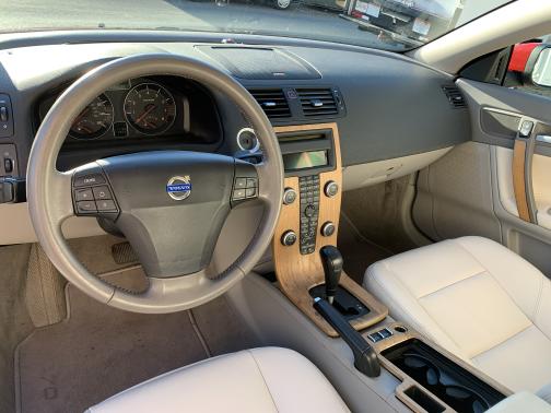 Photo 5 of 26 of 2008 Volvo C70 T5