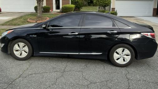 Black 2015 Hyundai SONATA Hybrid Base