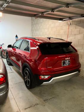 Red 2024 Kia Niro LX