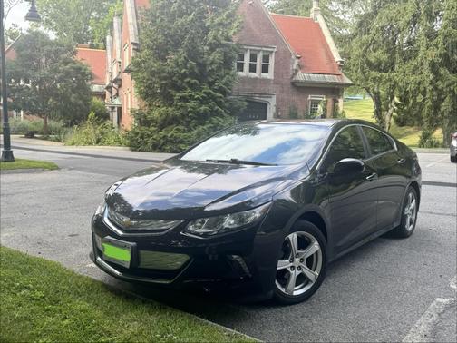 Black 2018 Chevrolet Volt LT