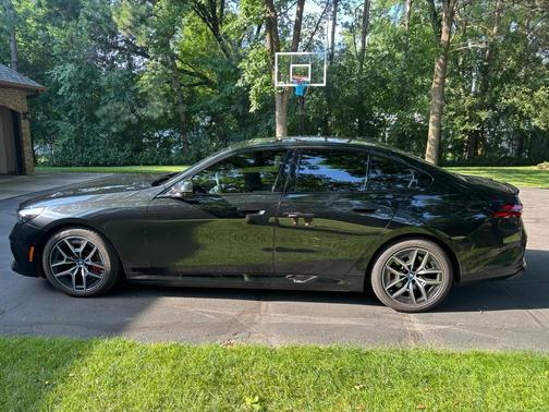 Black 2025 BMW i5 xDrive40