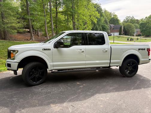 White 2019 Ford F-150 XLT