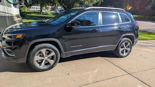 Black 2021 Jeep Cherokee Limited