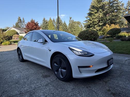White 2019 Tesla Model 3 Standard Range Plus