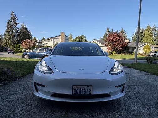 White 2019 Tesla Model 3 Standard Range Plus
