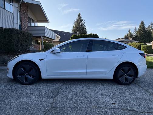 White 2019 Tesla Model 3 Standard Range Plus