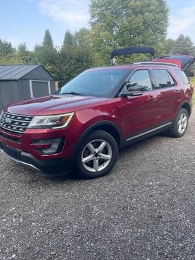 Red 2017 Ford Explorer XLT