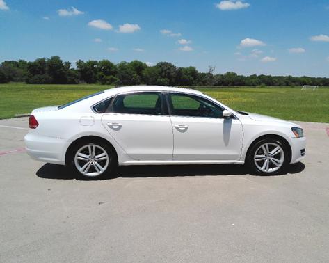 White 2014 Volkswagen Passat 2.5L SE