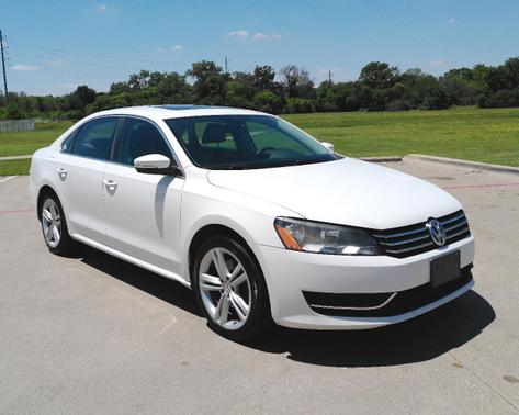 White 2014 Volkswagen Passat 2.5L SE