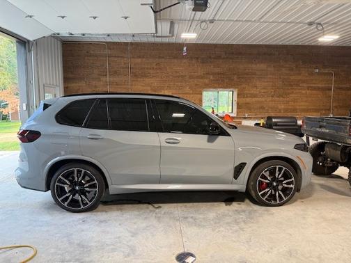 2025 BMW X5 M60i
