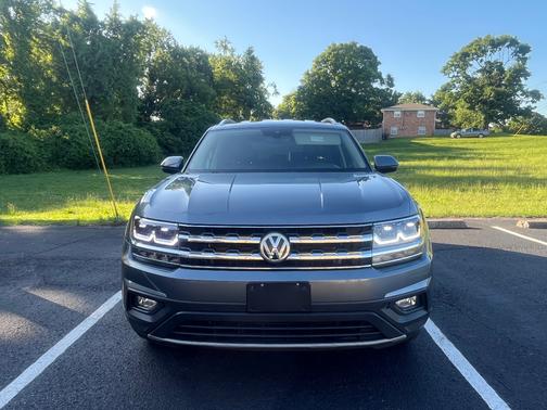 Gray 2018 Volkswagen Atlas 3.6L SE w/Technology