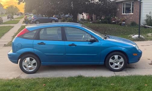 Blue 2007 Ford Focus SE
