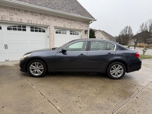2010 INFINITI G37 x