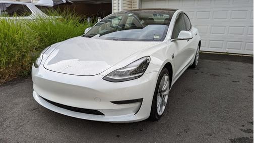 Photo 4 of 5 of 2018 Tesla Model 3 Mid Range