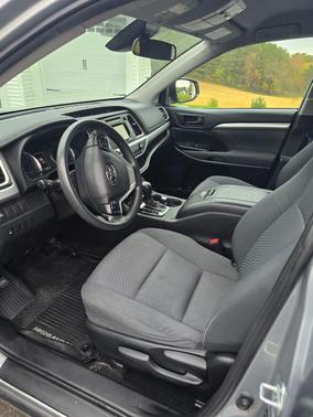 Silver 2019 Toyota Highlander LE
