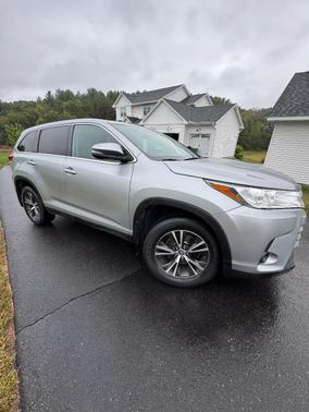 Silver 2019 Toyota Highlander LE