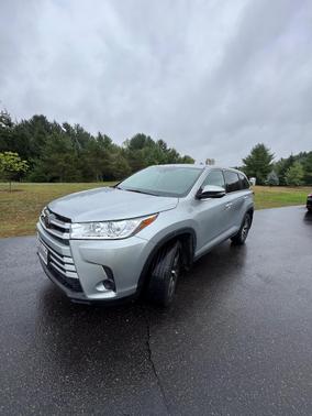 Silver 2019 Toyota Highlander LE