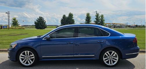 2017 Volkswagen Passat 1.8T SEL Premium