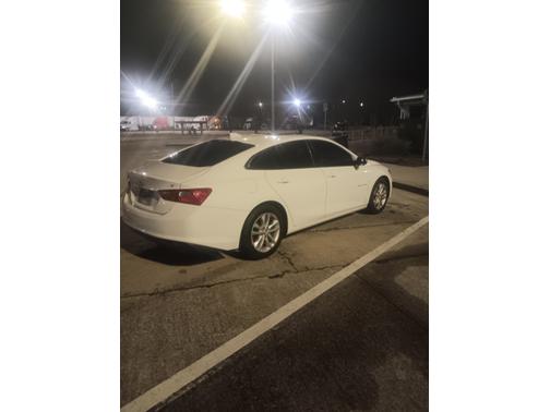 White 2018 Chevrolet Malibu LT