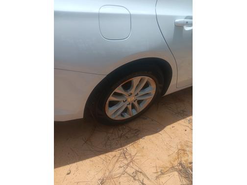 White 2018 Chevrolet Malibu LT