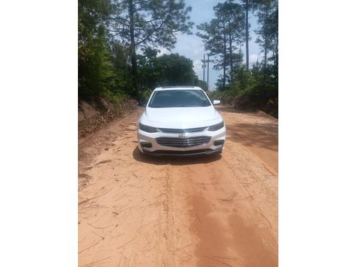 White 2018 Chevrolet Malibu LT