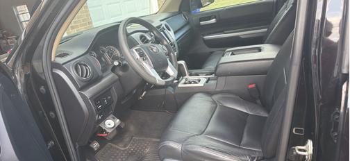 Black 2015 Toyota Tundra SR5