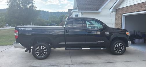 Black 2015 Toyota Tundra SR5