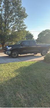 Black 2015 Toyota Tundra SR5