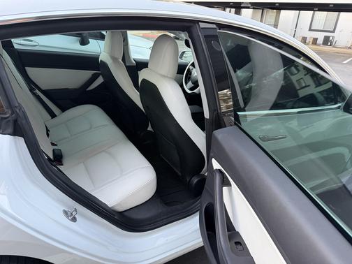White 2019 Tesla Model 3 Standard Range Plus