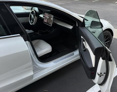 White 2019 Tesla Model 3 Standard Range Plus