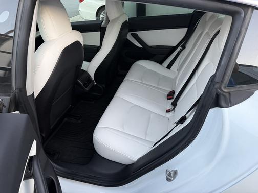 White 2019 Tesla Model 3 Standard Range Plus