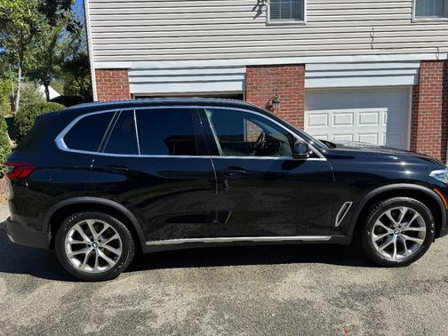 Black 2020 BMW X5 xDrive40i