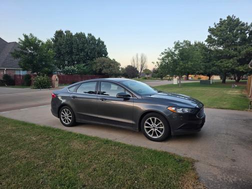 Gray 2017 Ford Fusion SE