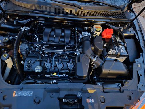 Gray 2015 Ford Taurus SEL