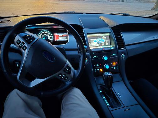 Gray 2015 Ford Taurus SEL