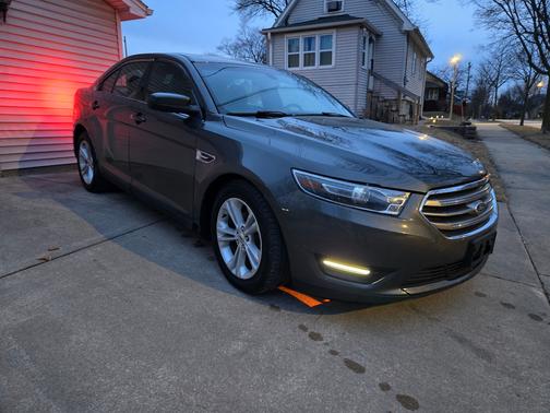 Gray 2015 Ford Taurus SEL