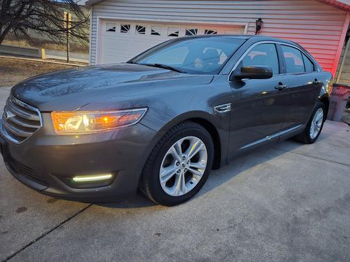 Gray 2015 Ford Taurus SEL