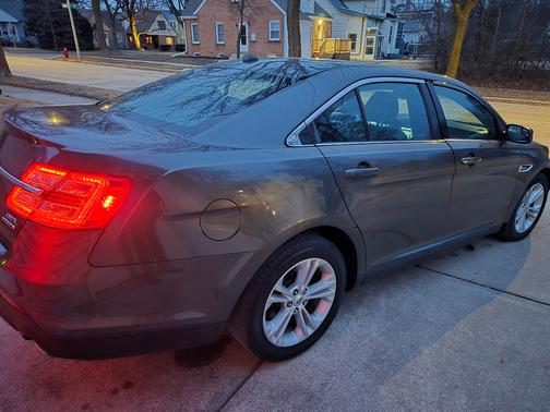 Gray 2015 Ford Taurus SEL