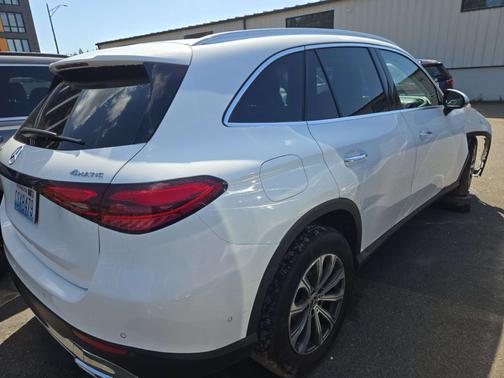 White 2024 Mercedes-Benz GLC 300 4MATIC