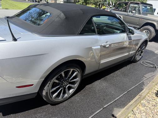 2011 Ford Mustang GT Premium