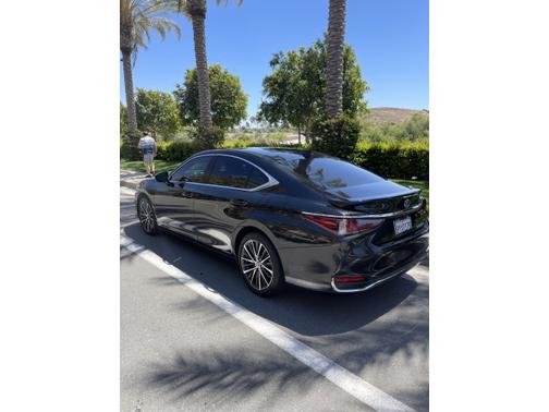 2022 Lexus ES 300h Base