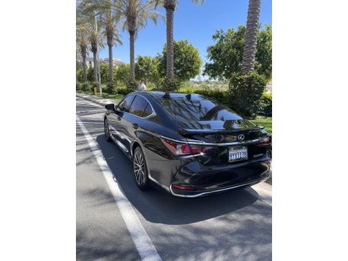 2022 Lexus ES 300h Base