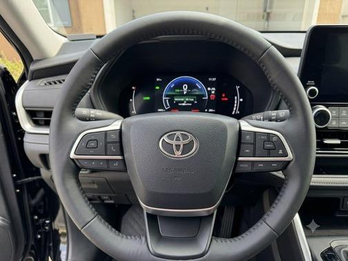 Black 2026 Toyota Grand Highlander Hybrid XLE