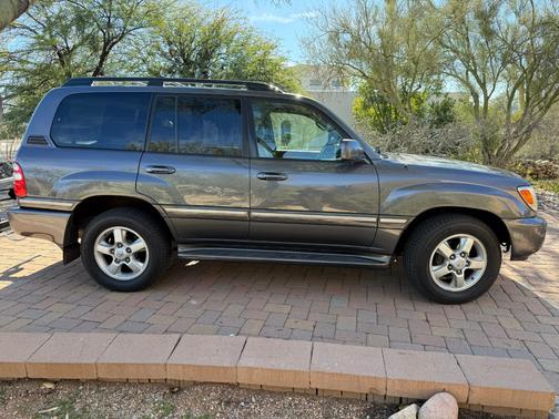 2004 Toyota Land Cruiser Base