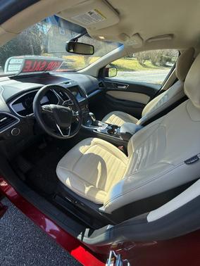 Red 2016 Ford Edge SEL