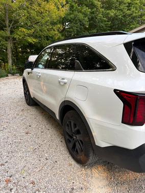 White 2021 Kia Sorento S